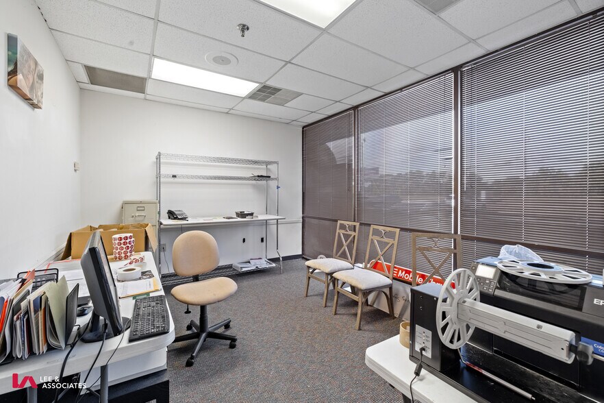 More Photos Of 5020-5072 Clark Howell Hwy, College Park Showroom For Lease