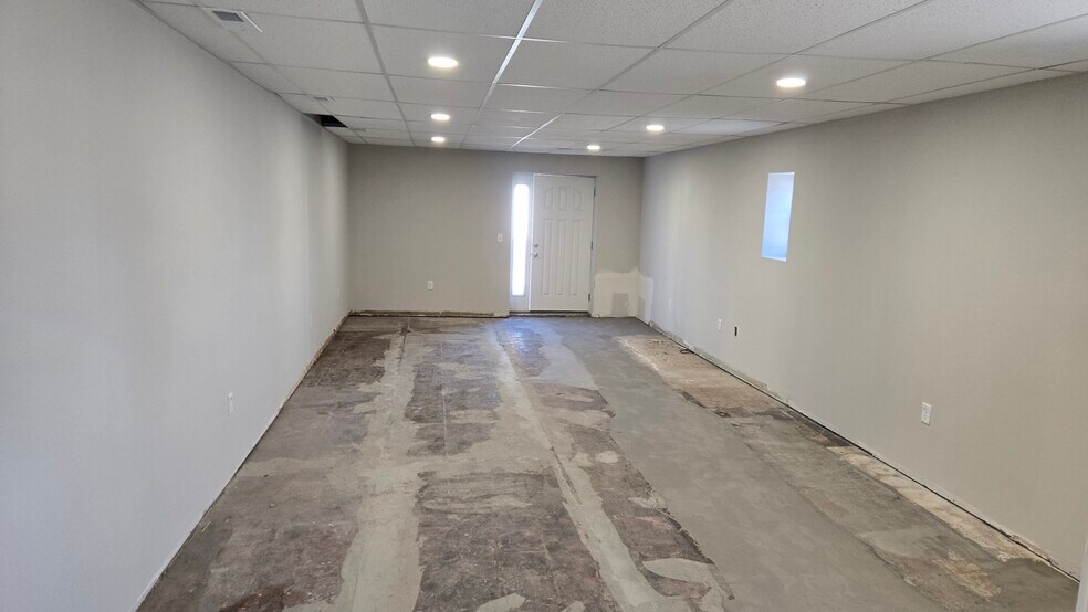 More Photos Of 131 W 9th St, Junction City Office For Lease
