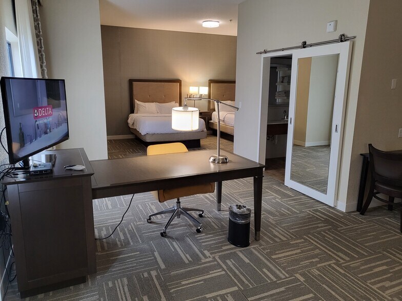 More Photos Of 200 N Centennial Dr, Mcpherson Hotel For Sale