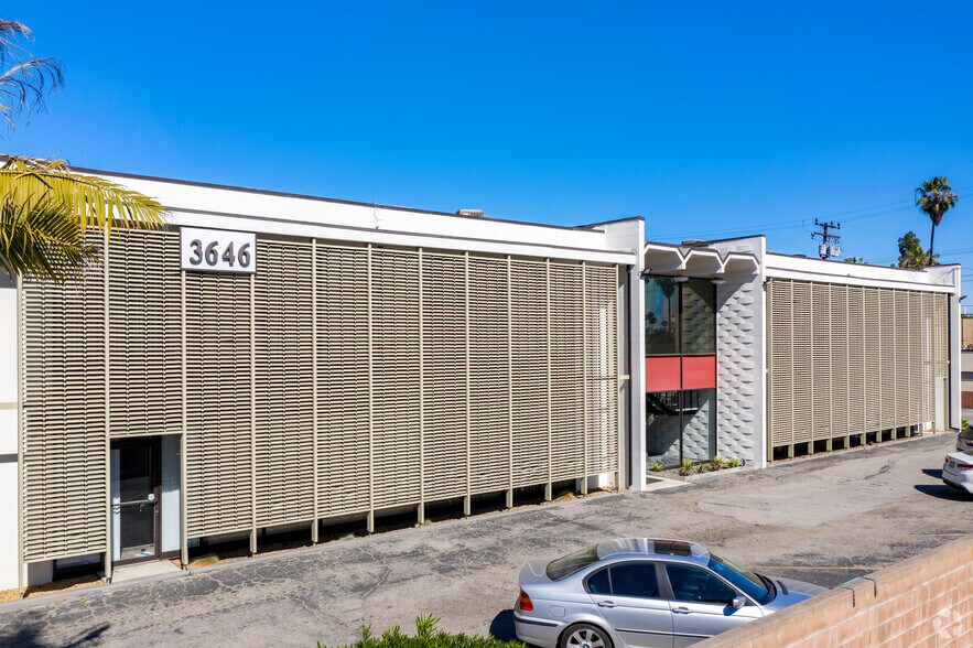 More Photos Of 3646 Long Beach Blvd, Long Beach Loft Creative Space For Lease