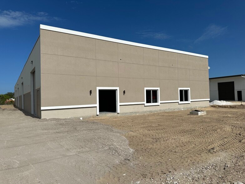 Primary Photo Of 1540 Bend dr, Tarpon Springs Industrial For Lease