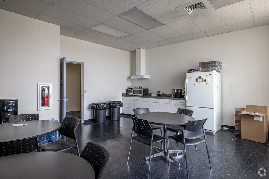 More Photos Of 380 Berry St, Woodbridge Office For Sale