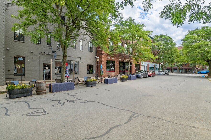 More Photos Of 2 Gleason Plz, Northampton General Retail For Lease