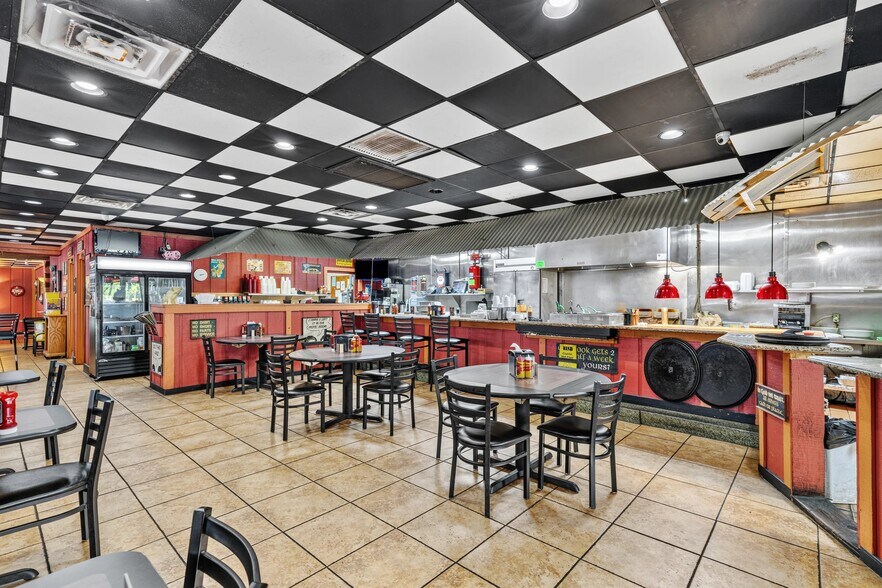 More Photos Of 1638 University Blvd S, Jacksonville Restaurant For Sale