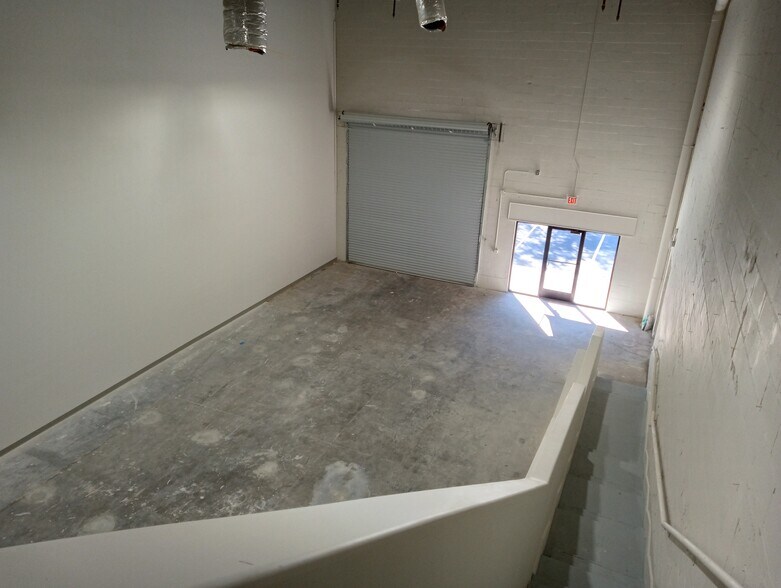 More Photos Of 1132 Shawnee St, Savannah Flex For Lease