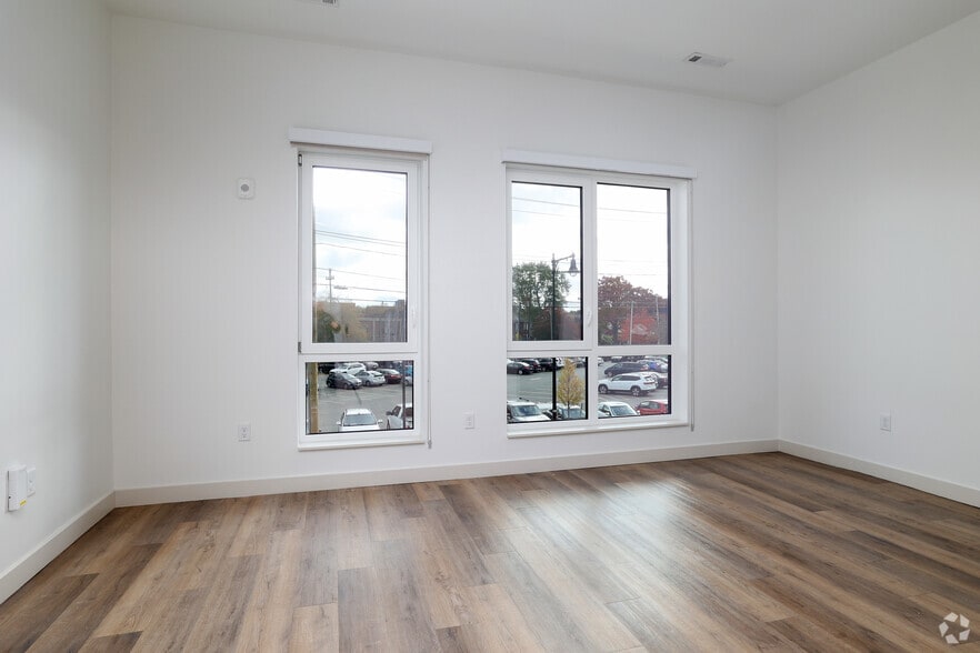 More Photos Of 266 Canal St, Salem Apartments For Lease