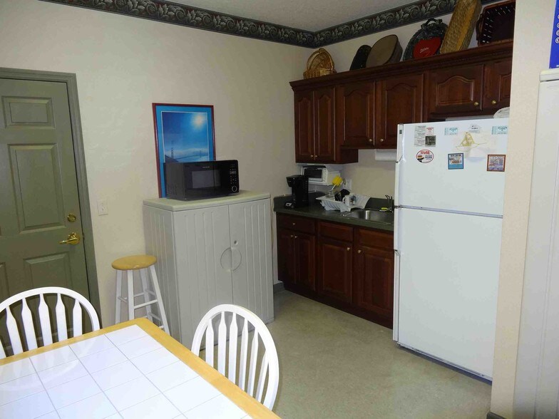 More Photos Of 3565 Cardinal Point Dr, Jacksonville Office For Lease