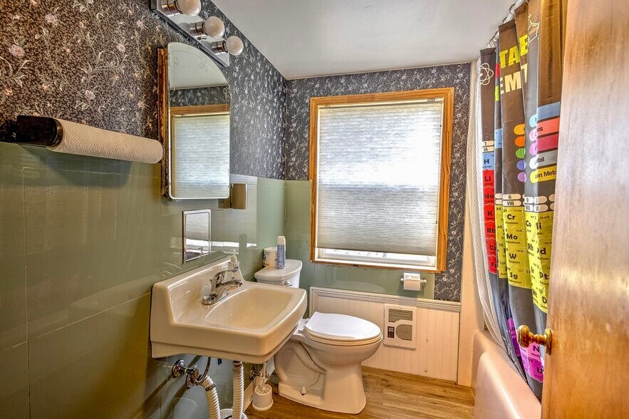 More Photos Of 719 Coshocton Ave, Mount Vernon Office For Sale