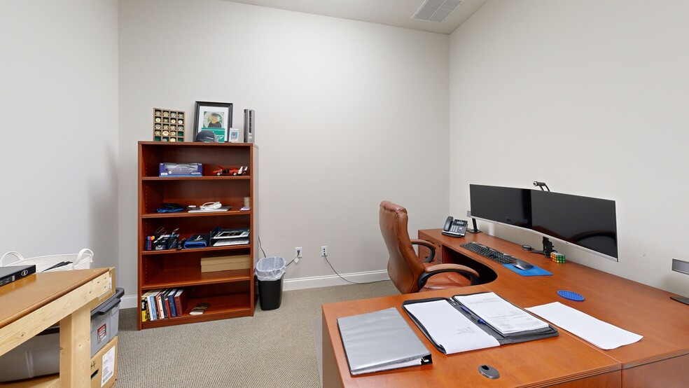More Photos Of 5908 Hillside Heights Dr, Lakeland Medical For Sale