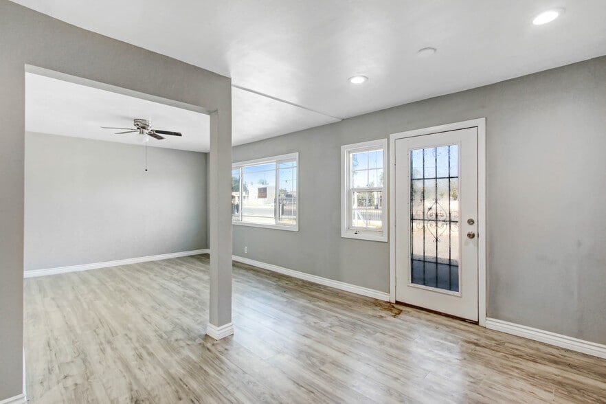 More Photos Of 8926 Arlington Ave, Riverside Office Residential For Lease