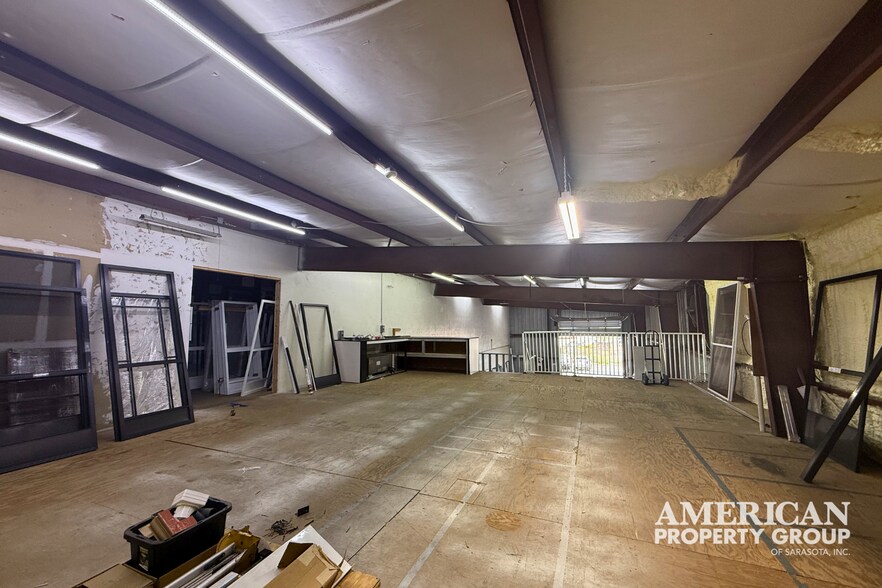 More Photos Of 5946 Clark Center Ave, Sarasota Warehouse For Lease
