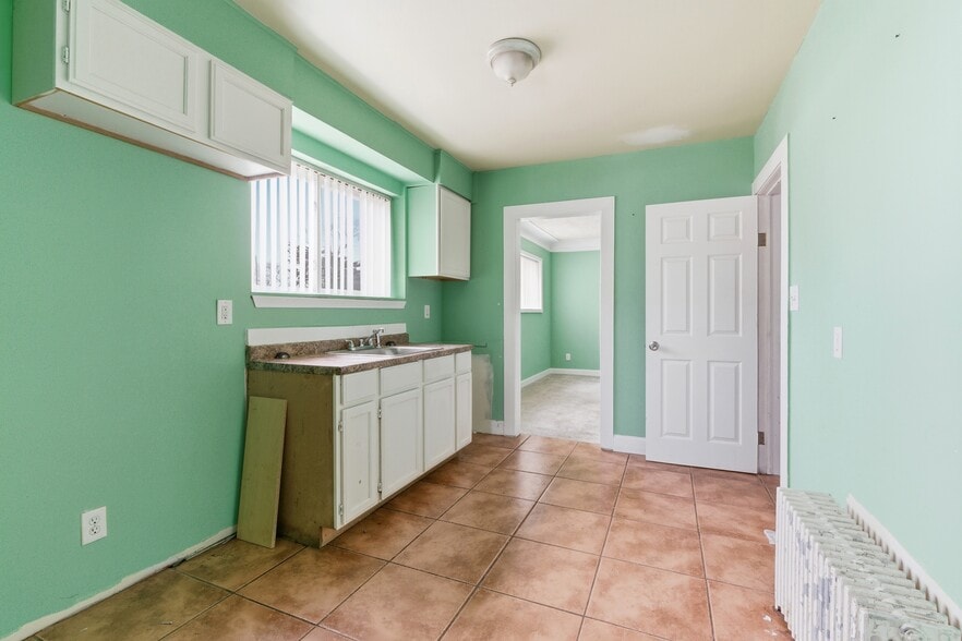 More Photos Of 4026 W McNichols Rd, Detroit Flex For Sale