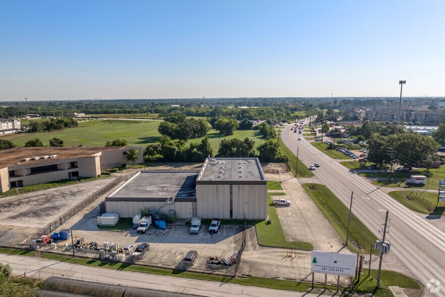 More Photos Of 7638 Spring Cypress Rd, Spring Office For Sale