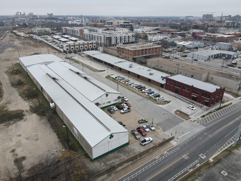 More Photos Of 400 E Vickery Blvd, Fort Worth Warehouse For Lease