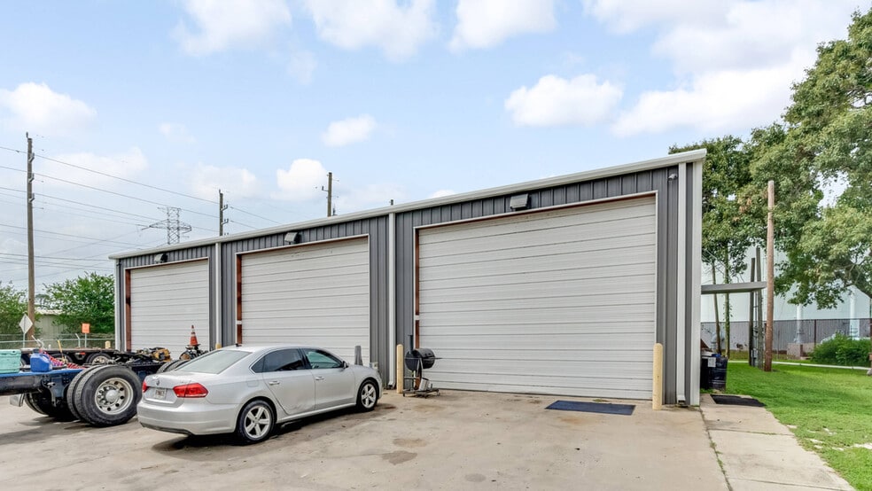 More Photos Of 2925 Fm 1960 Rd, Humble Office For Sale