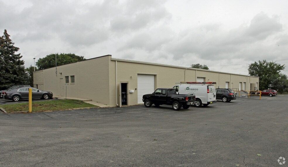 More Photos Of 11015-11019 W Layton Ave, Milwaukee Light Distribution For Lease