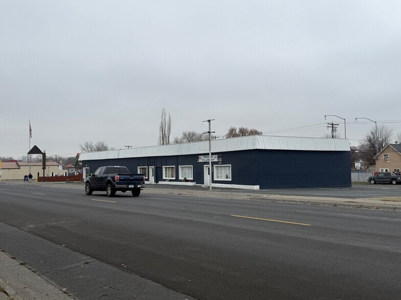 Primary Photo Of 512 E Main St, Hermiston Flex For Sale