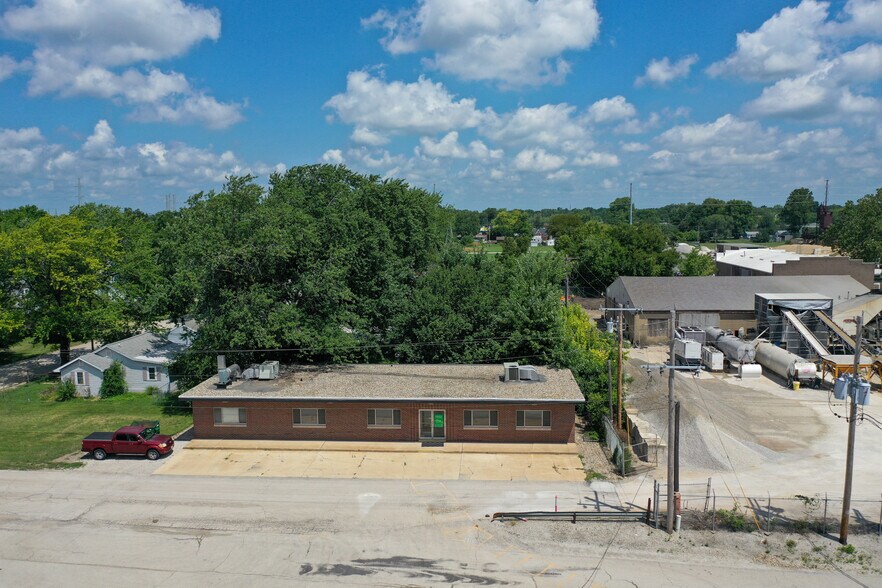 More Photos Of 2602 N Morgan St, Decatur Office For Sale