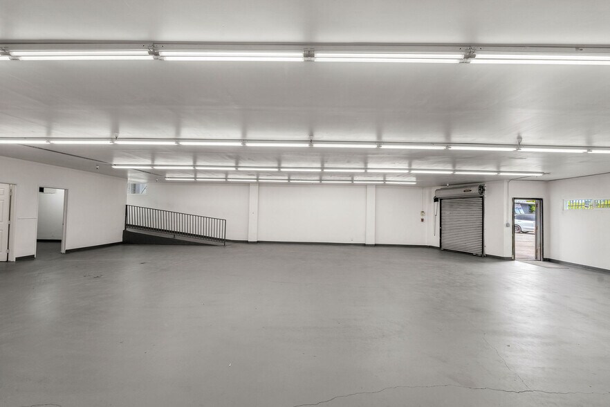 More Photos Of 3301 Maple Ave, Los Angeles Unknown For Lease