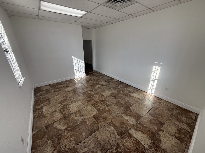 More Photos Of 9809 McCullough Ave, San Antonio Warehouse For Lease