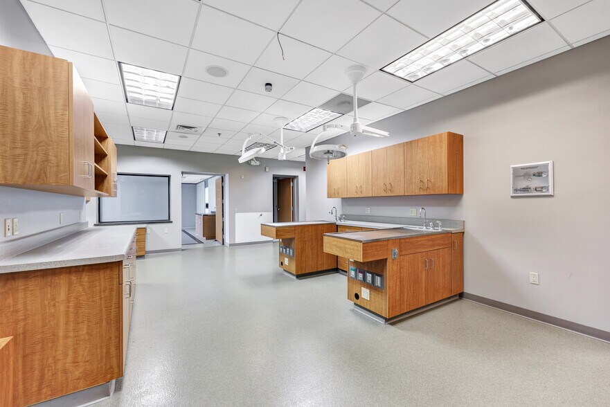 More Photos Of 2141 Lime Kiln Rd, Green Bay Medical For Sale