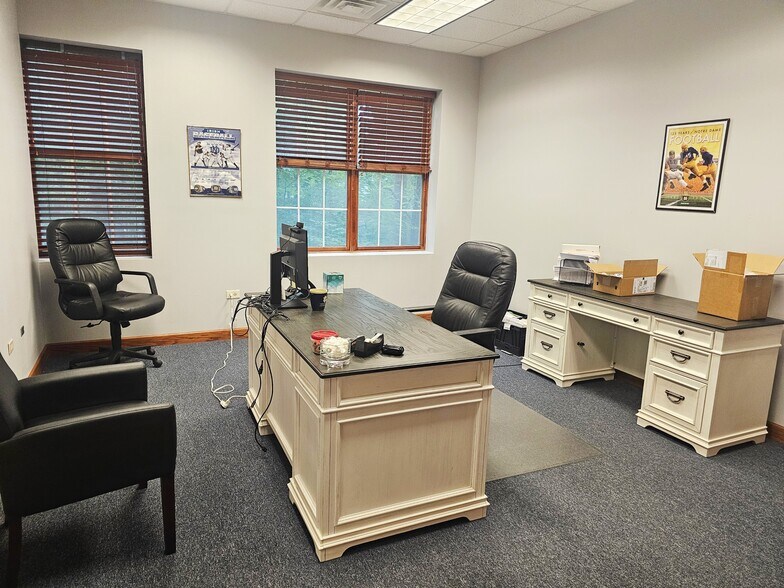 More Photos Of 20635 Abbey Woods Ct N, Frankfort Loft Creative Space For Sale