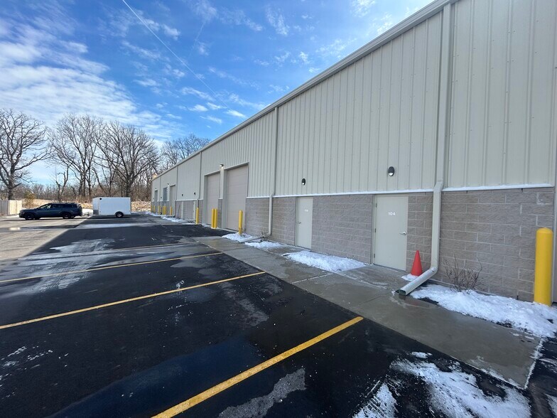 More Photos Of 1162 Laser St, Verona Flex For Lease