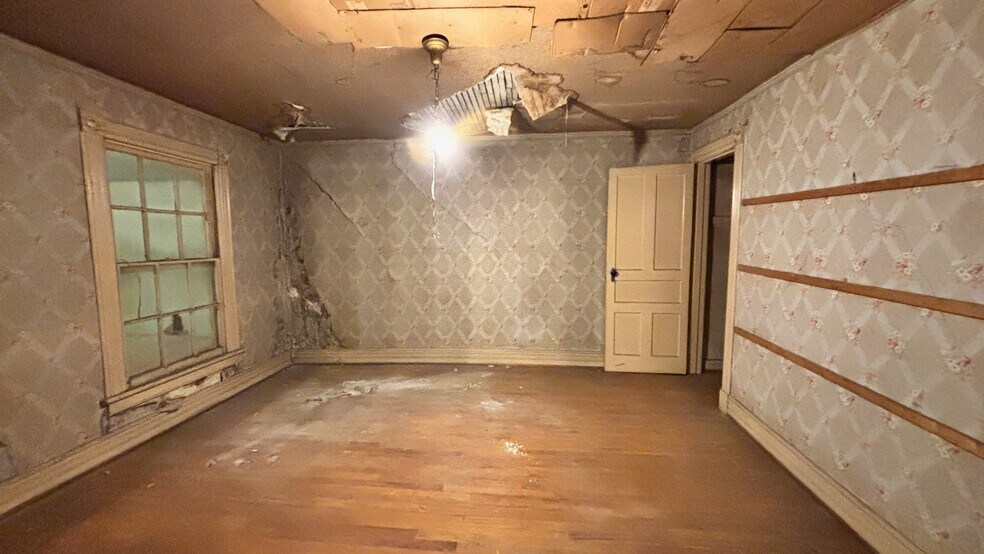 More Photos Of 801 Columbia St, Hudson Storefront Retail Residential For Sale