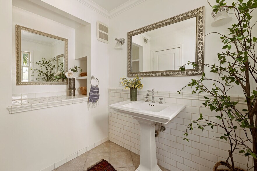 More Photos Of 3700 Arbolada Rd, Los Angeles Apartments For Sale
