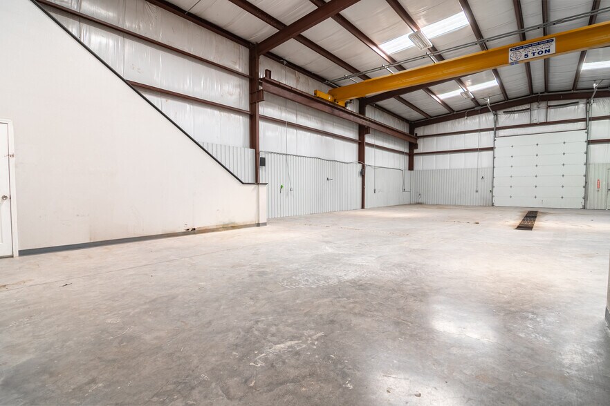More Photos Of 10691 W Murphy St, Odessa Industrial For Lease