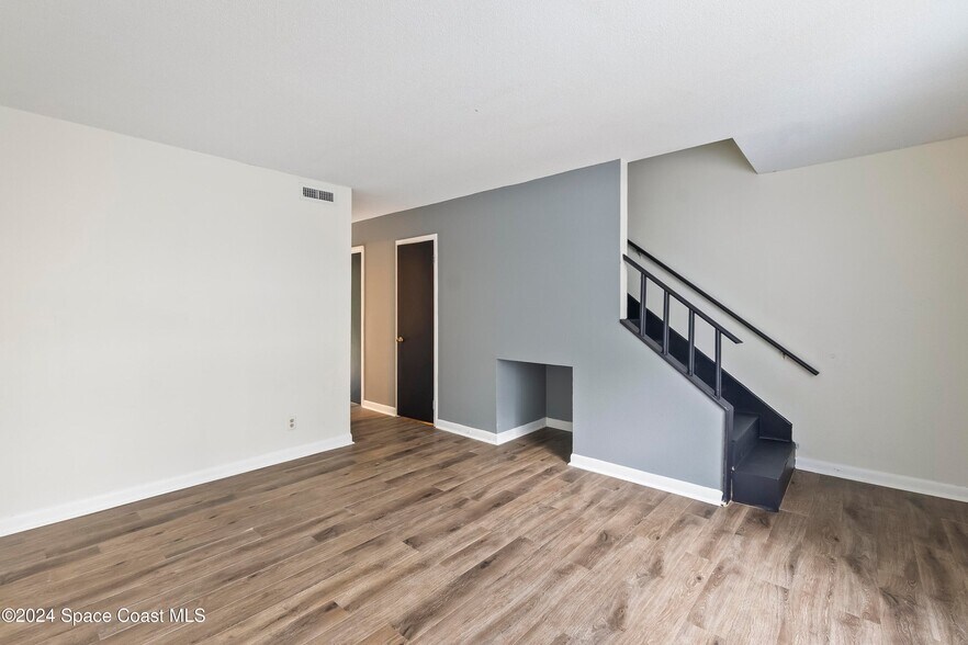 More Photos Of 3034 Jefferson St, Marianna Apartments For Sale