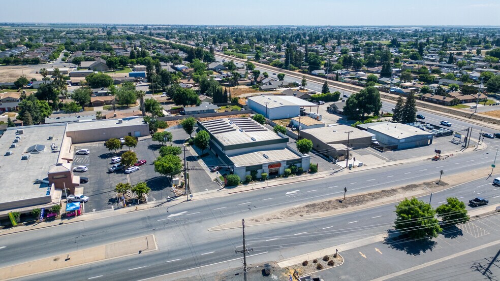 More Photos Of 2309 E Tulare Ave, Tulare Garden Center For Sale