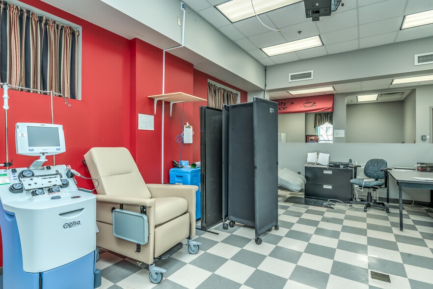 More Photos Of 5015 Woods Crossing Rd, Montgomery Office For Sale