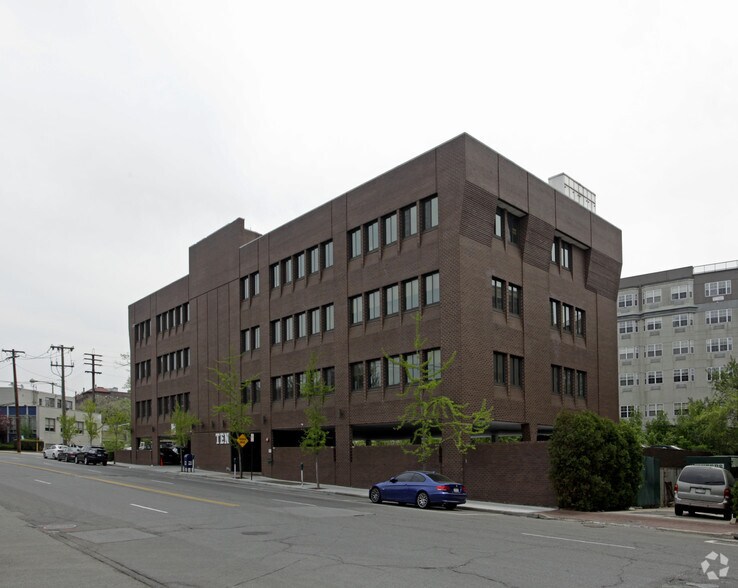 More Photos Of 10 Cuttermill Rd, Great Neck Office For Lease