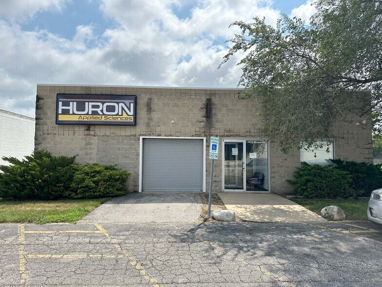 More Photos Of 47 E Kenyon Rd, Champaign Office For Sale