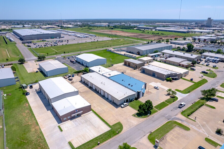 More Photos Of 14900 Bristol Park Blvd, Edmond Warehouse For Lease