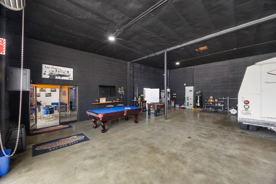 More Photos Of 14128 Paramount Blvd, Paramount Warehouse For Sale