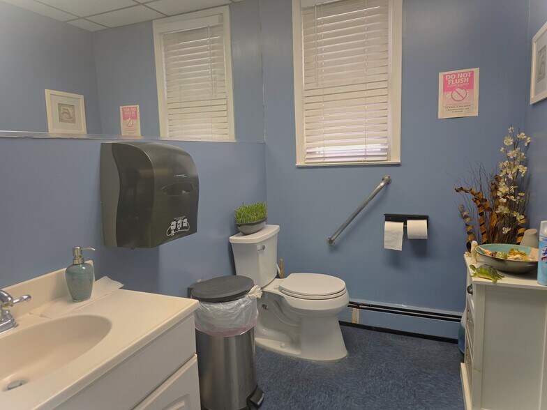 More Photos Of 811 Clifton Ave, Clifton Office For Sale