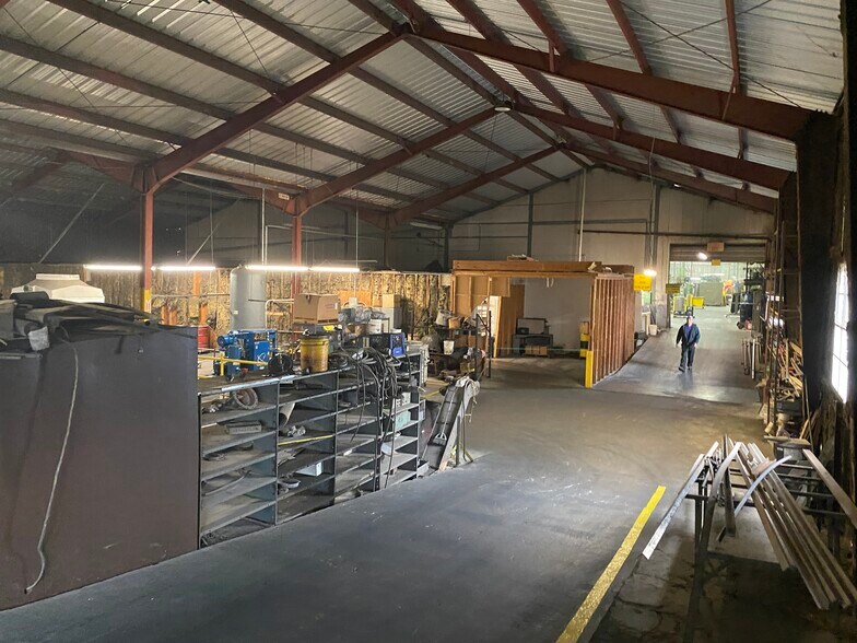 More Photos Of 400 E Vickery Blvd, Fort Worth Warehouse For Lease