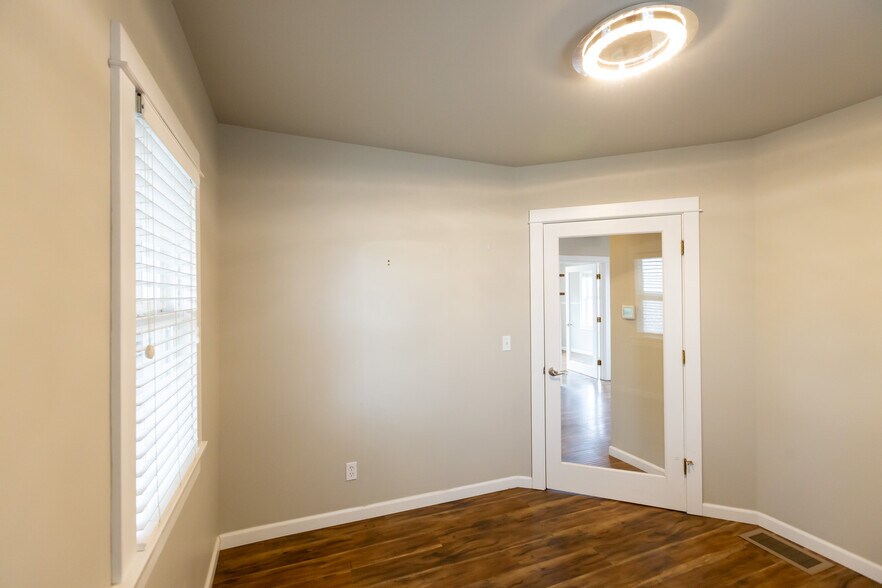 More Photos Of 1215 B St, Hood River Office For Lease