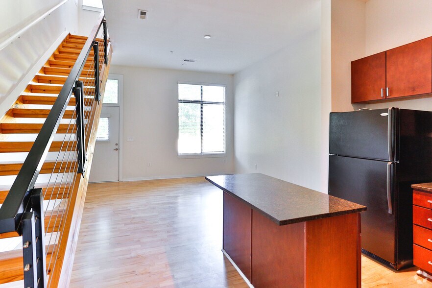 More Photos Of 810 E 7th St, Charlotte Apartments For Lease