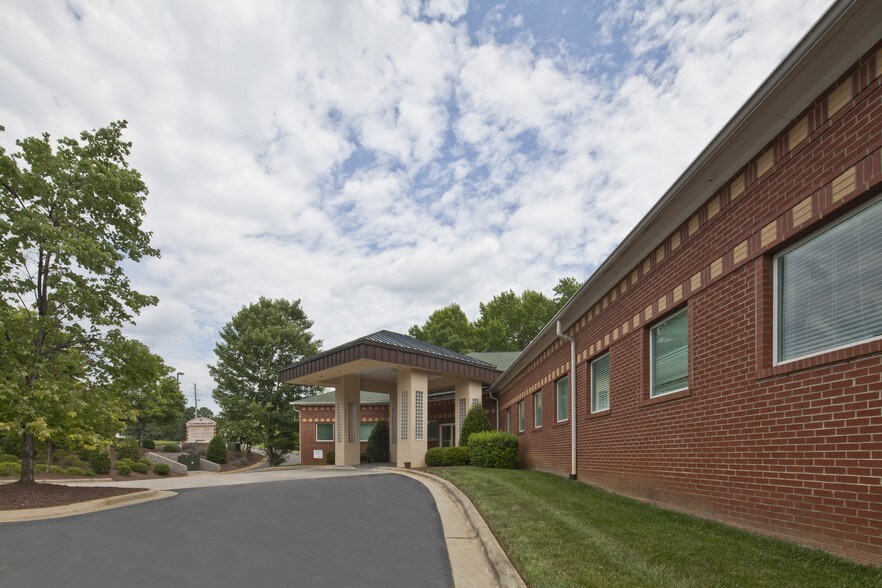 More Photos Of 500 Holly Springs Rd, Holly Springs Medical For Lease