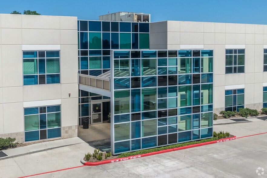 More Photos Of 506 Graham Dr, Tomball Medical For Lease