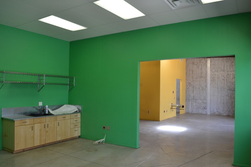 More Photos Of 44 NE 51st St, Oklahoma City Light Distribution For Lease