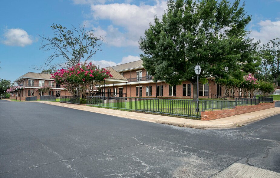 More Photos Of 3300 S Broadway Ave, Tyler Unknown For Lease