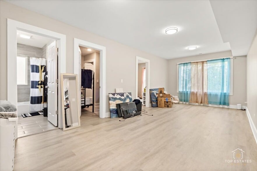 More Photos Of 1542 Victoria Ave, North Chicago Apartments For Sale
