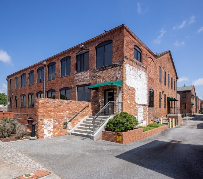 More Photos Of 113 Church St, Marietta Unknown For Lease