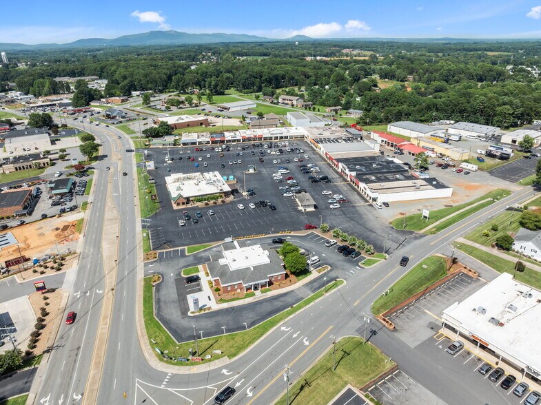 More Photos Of 607 S Main St, King Department Store For Lease
