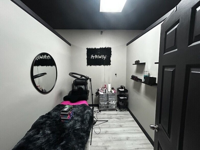 More Photos Of 5350 United Dr, Smyrna Freestanding For Lease