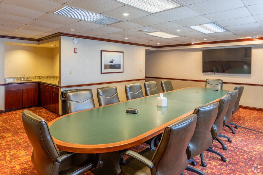 More Photos Of 1717 Airport Exchange Blvd, Erlanger Hotel For Sale